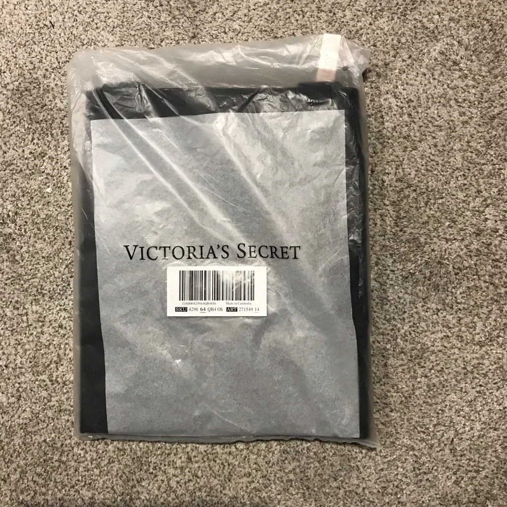 Victoria’s Secret Fashion Show 2025 Bag - Picture 4 of 4